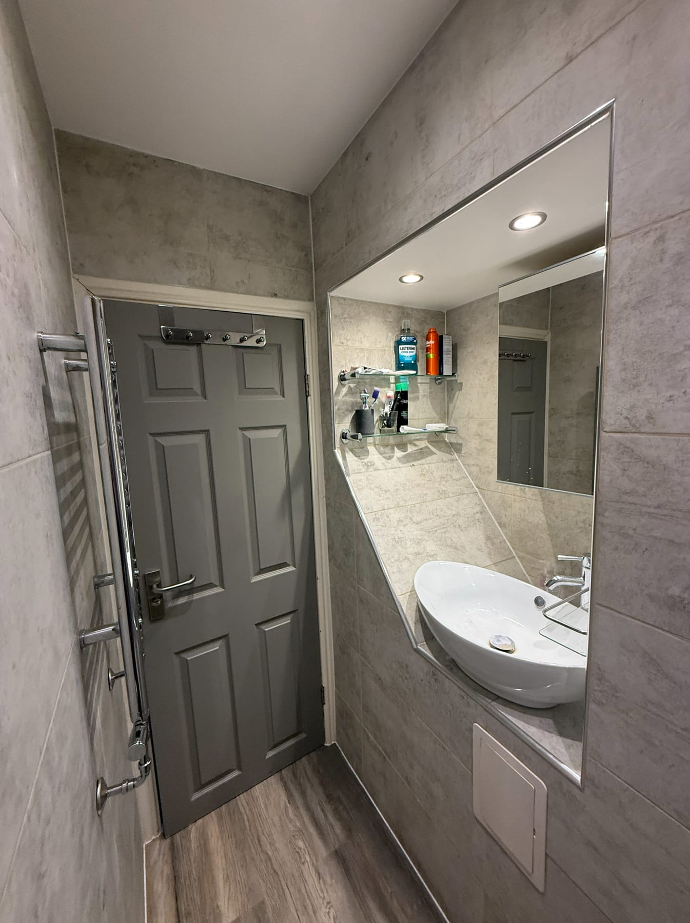 Second wash room basin and mirror, current condition 2026
